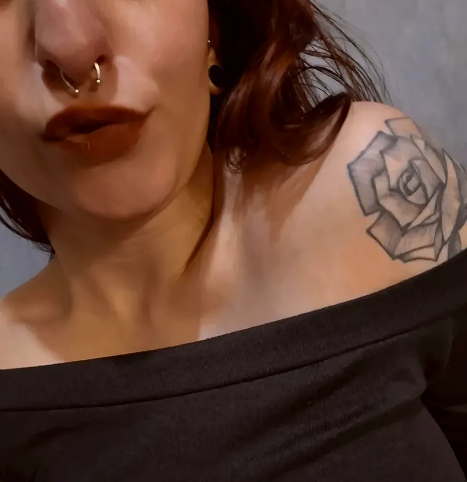 Henna, 34