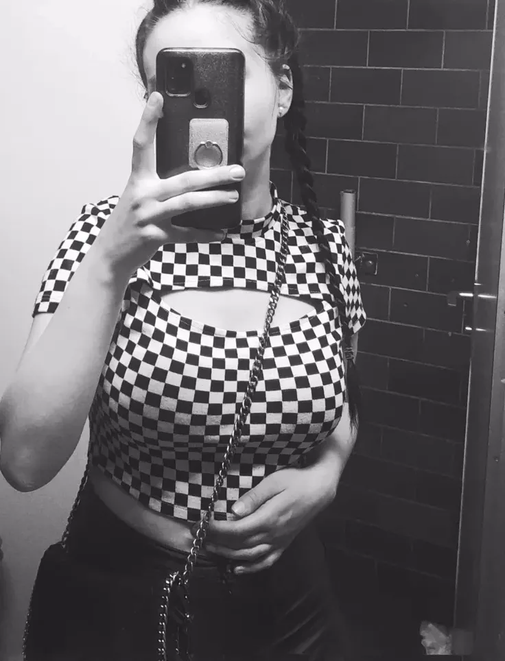 Siiri, 24
